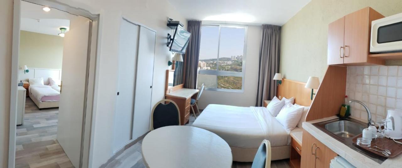 Marom Hotel Haifa Esterno foto